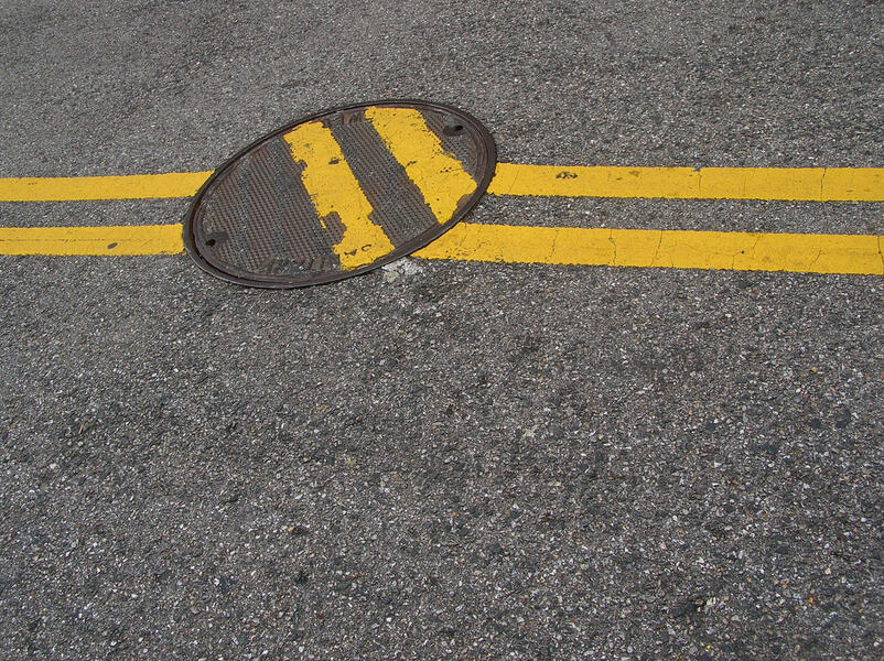 manhole-impaired yellow stripes